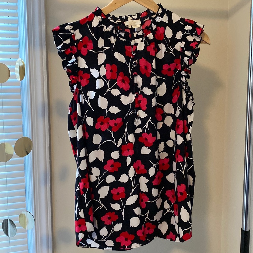 Cute date night blouse. 🌹